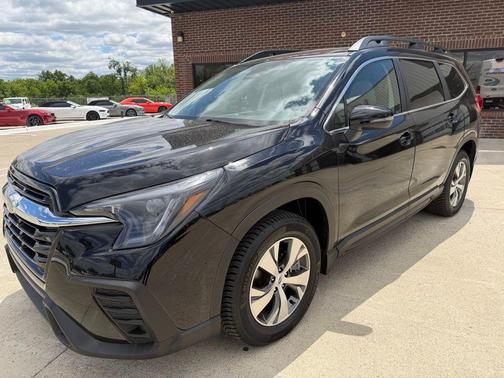 Crystal Black Silica 2023 Subaru Ascent Premium 7-Passenger