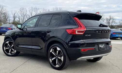 2022 Volvo XC40 T5 Momentum