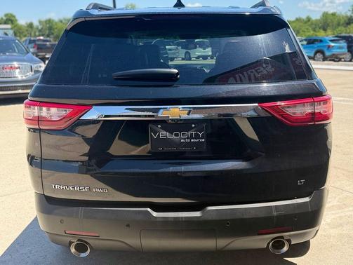 Mosaic Black Metallic 2021 Chevrolet Traverse LT Leather