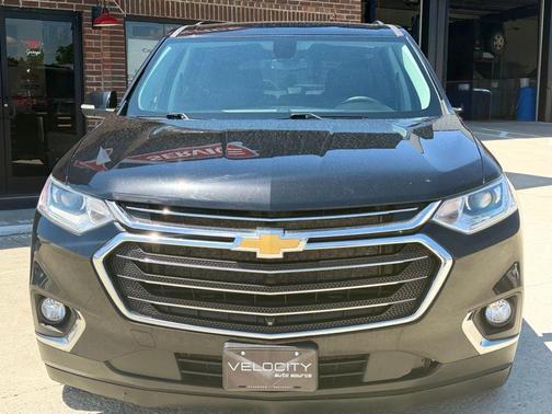 Mosaic Black Metallic 2021 Chevrolet Traverse LT Leather