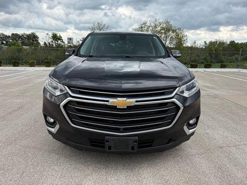 Mosaic Black Metallic 2021 Chevrolet Traverse LT Leather