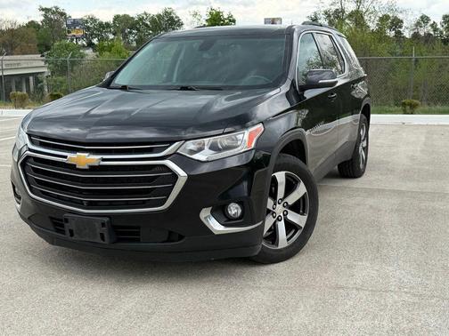 Mosaic Black Metallic 2021 Chevrolet Traverse LT Leather