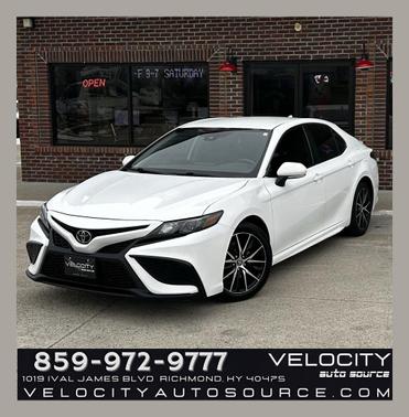 White 2022 Toyota Camry SE Sedan