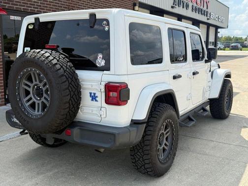 Bright White Clearcoat 2018 Jeep Wrangler Unlimited Sahara