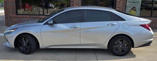 Shimmering Silver Pearl 2023 Hyundai ELANTRA SEL