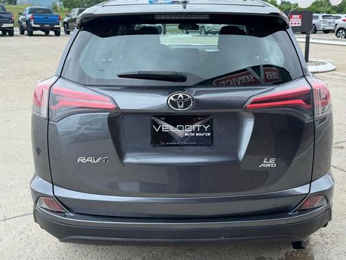 Magnetic Gray Metallic 2018 Toyota RAV4 LE