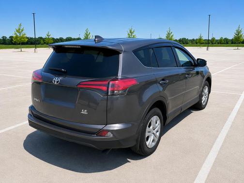 Magnetic Gray Metallic 2018 Toyota RAV4 LE