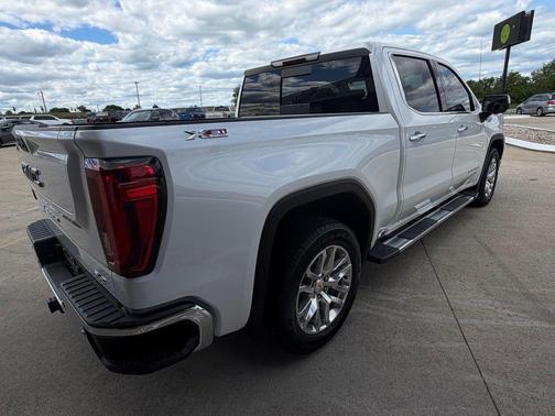 White Frost Tricoat 2021 GMC Sierra 1500 SLT
