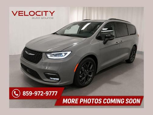 Ceramic Gray Clearcoat 2024 Chrysler Pacifica Touring L