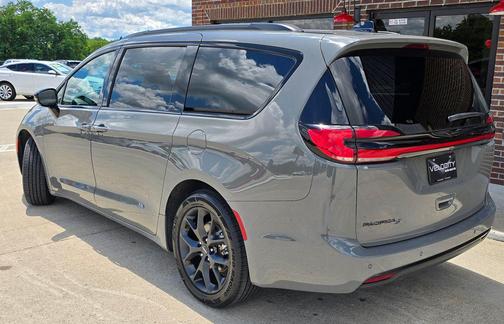 Ceramic Gray Clearcoat 2024 Chrysler Pacifica Touring L