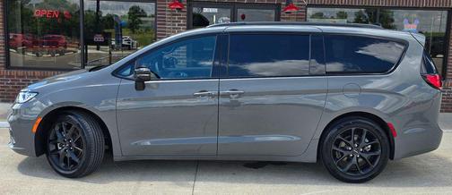 Ceramic Gray Clearcoat 2024 Chrysler Pacifica Touring L