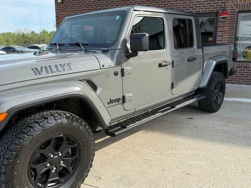 Sting-Gray Clearcoat 2021 Jeep Gladiator Willys 4x4