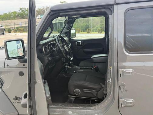 Sting-Gray Clearcoat 2021 Jeep Gladiator Willys 4x4