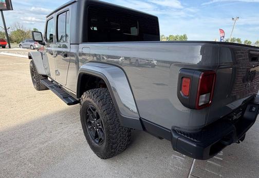 Sting-Gray Clearcoat 2021 Jeep Gladiator Willys 4x4