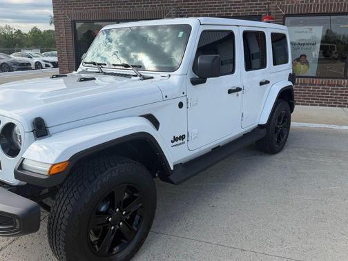Bright White Clearcoat 2021 Jeep Wrangler Unlimited Sahara