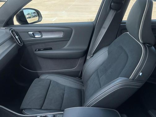 Black Stone 2022 Volvo XC40 T5 R-Design