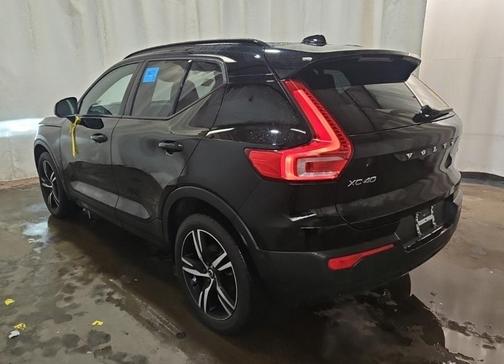 2022 Volvo XC40 T5 R-Design