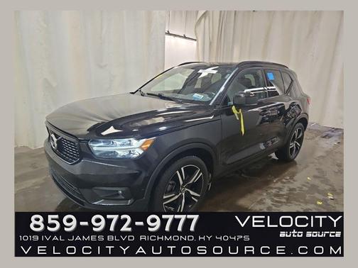 2022 Volvo XC40 T5 R-Design