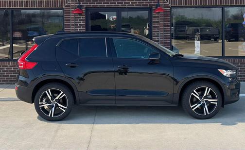 Black Stone 2022 Volvo XC40 T5 R-Design