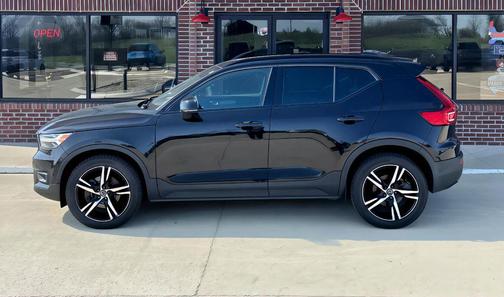 Black Stone 2022 Volvo XC40 T5 R-Design