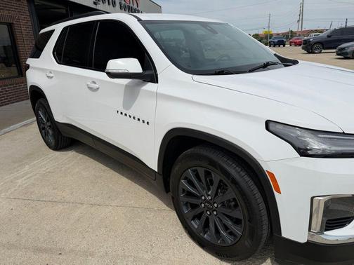 Summit White 2023 Chevrolet Traverse RS