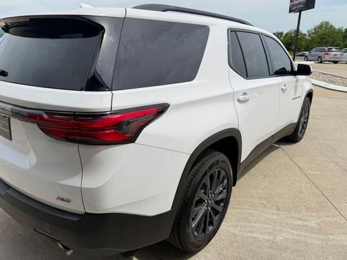 Summit White 2023 Chevrolet Traverse RS