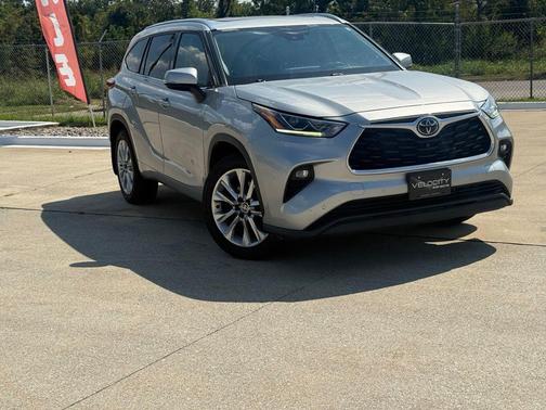 Celestial Silver Metallic 2022 Toyota Highlander Limited