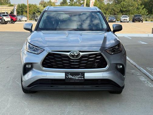 Celestial Silver Metallic 2022 Toyota Highlander Limited