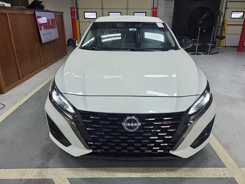 2023 Nissan Altima SR FWD