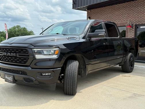 Diamond Black Crystal Pearlcoat 2023 RAM 1500 Big Horn/Lone Star