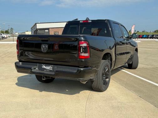 Diamond Black Crystal Pearlcoat 2023 RAM 1500 Big Horn/Lone Star