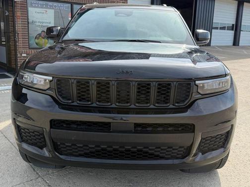 Diamond Black Crystal Pearlcoat 2023 Jeep Grand Cherokee L Altitude