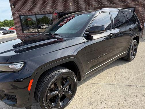Diamond Black Crystal Pearlcoat 2023 Jeep Grand Cherokee L Altitude