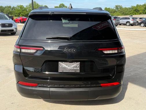 Diamond Black Crystal Pearlcoat 2023 Jeep Grand Cherokee L Altitude