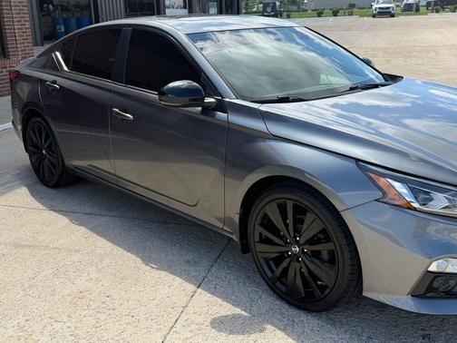 Gun Metallic 2022 Nissan Altima SR FWD