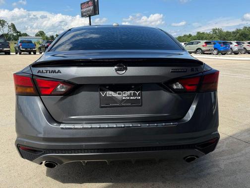 Gun Metallic 2022 Nissan Altima SR FWD