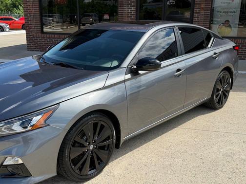 Gun Metallic 2022 Nissan Altima SR FWD