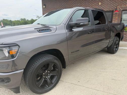 Granite Crystal Metallic Clearcoat 2024 RAM 1500 Big Horn/Lone Star