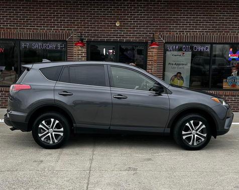 Magnetic Gray Metallic 2018 Toyota RAV4 LE