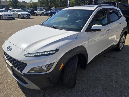 2022 Hyundai KONA SEL