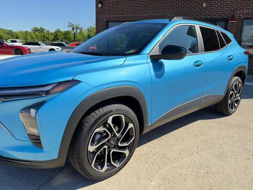 Marina Blue Metallic 2025 Chevrolet Trax FWD 2RS