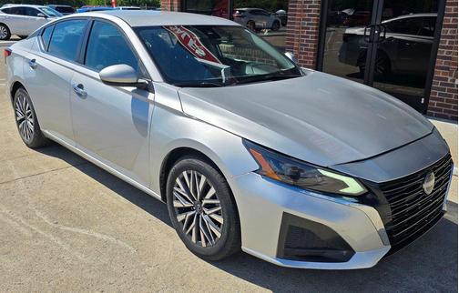 Brilliant Silver Metallic 2023 Nissan Altima 2.5 SV