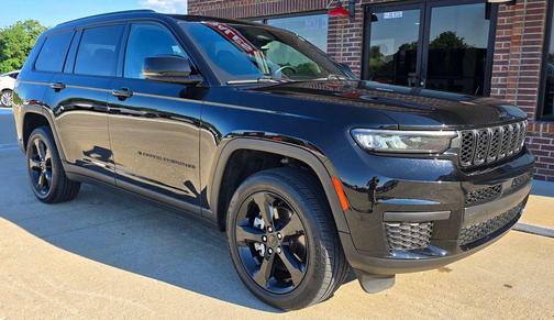 Diamond Black Crystal Pearlcoat 2022 Jeep Grand Cherokee L Altitude