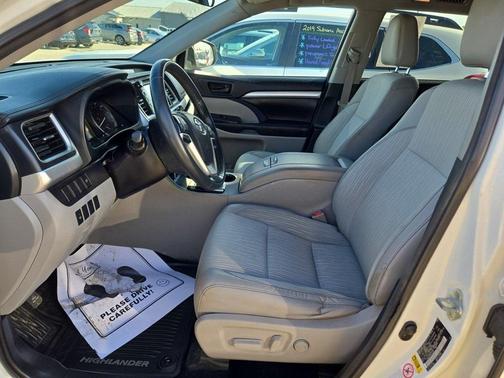 2016 Toyota Highlander LE