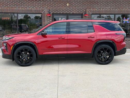 Radiant Red Tintcoat 2024 Chevrolet Traverse RS