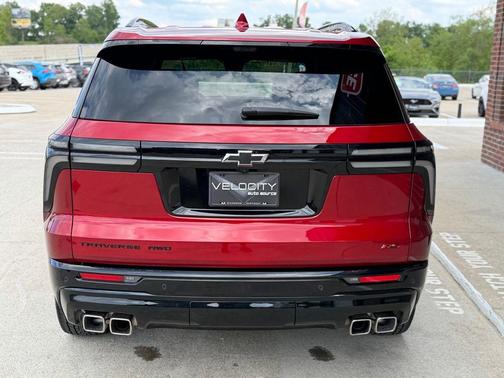 Radiant Red Tintcoat 2024 Chevrolet Traverse RS