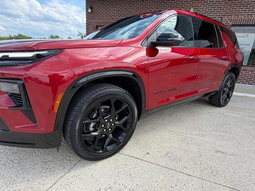 Radiant Red Tintcoat 2024 Chevrolet Traverse RS