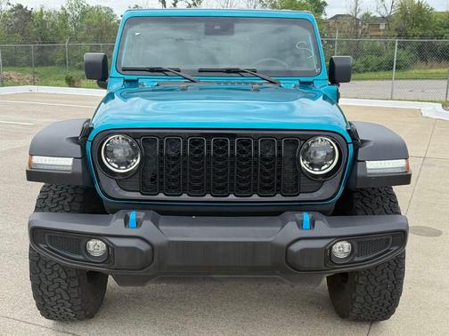 Bikini Pearl Coat 2024 Jeep Wrangler 4xe Willys