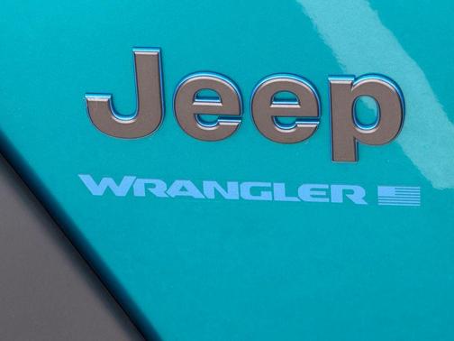 Bikini Pearl Coat 2024 Jeep Wrangler 4xe Willys