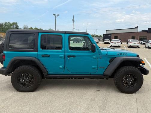 Bikini Pearl Coat 2024 Jeep Wrangler 4xe Willys